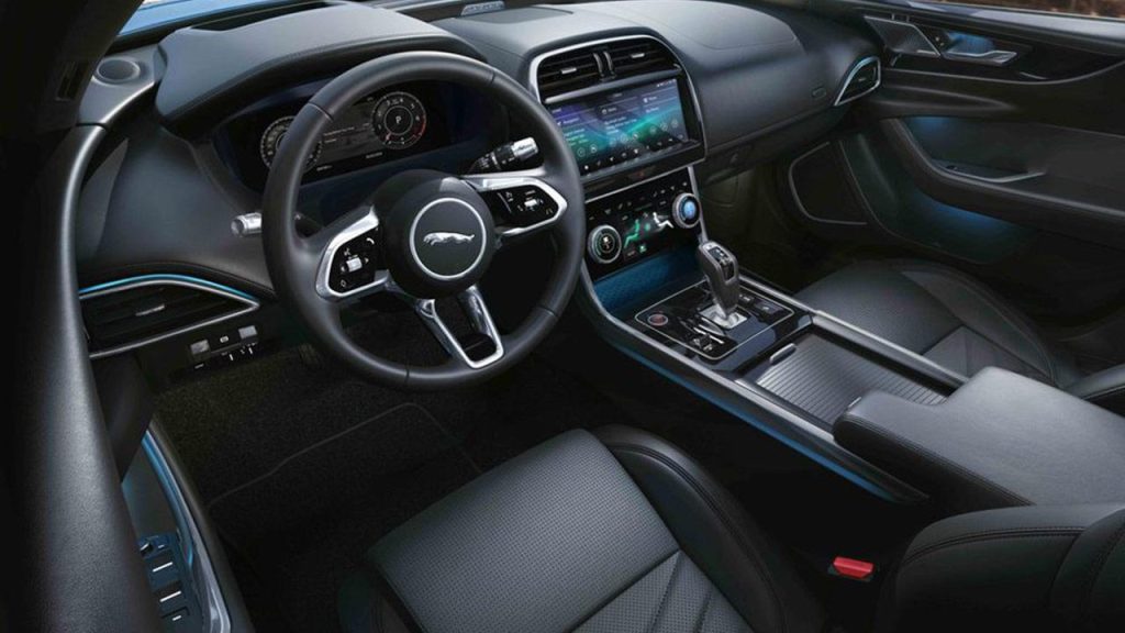 Jaguar XE - Cockpit - bei Aktuelle Auto News