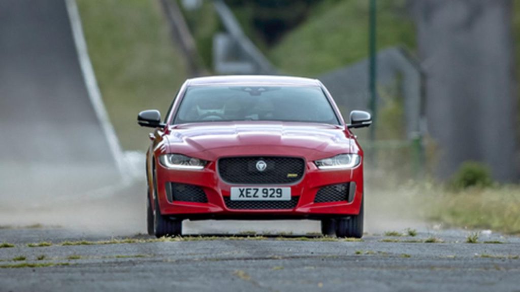 Jaguar XE - Frontansicht - bei Aktuelle Auto News