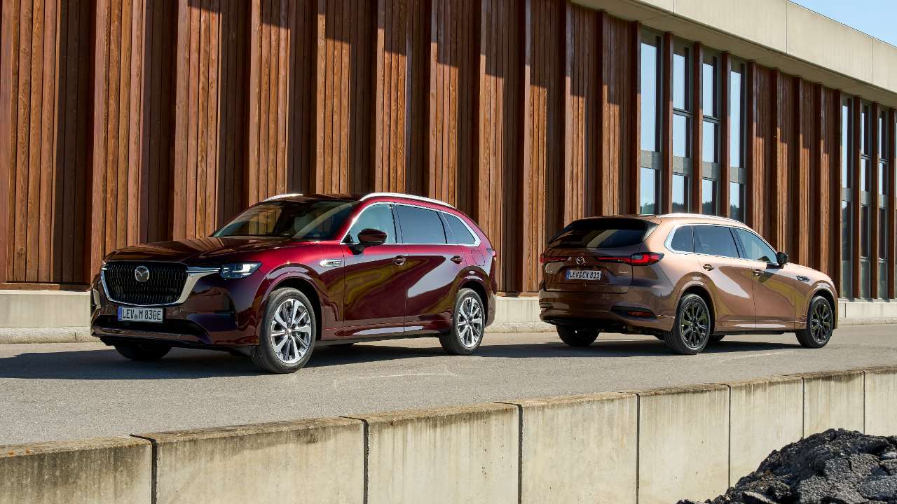 Mazda CX-80 - Front-, Heck- und Seitenansicht 2 Fahrzeuge - bei Aktuelle Auto News