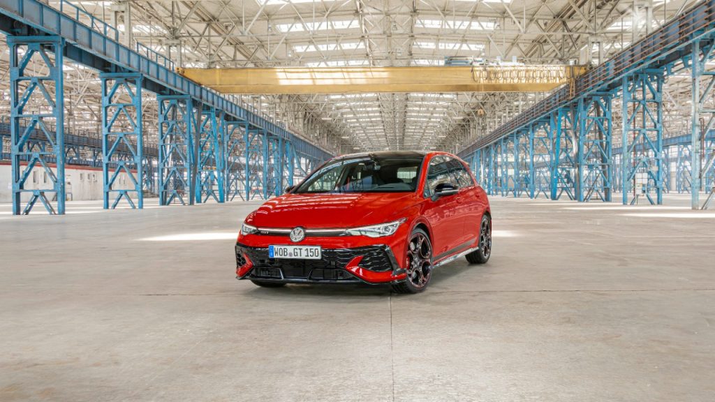 Volkswagen Golf GTI EDITION 50 - Front- und Seitenansicht bei Aktuelle Auto News