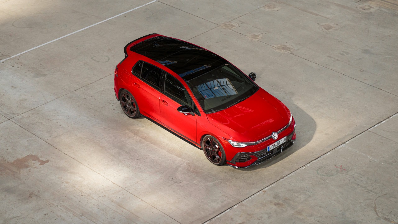 Volkswagen Golf GTI EDITION 50 - Front- und Seitenansicht Vogelperspektive - bei Aktuelle Auto News