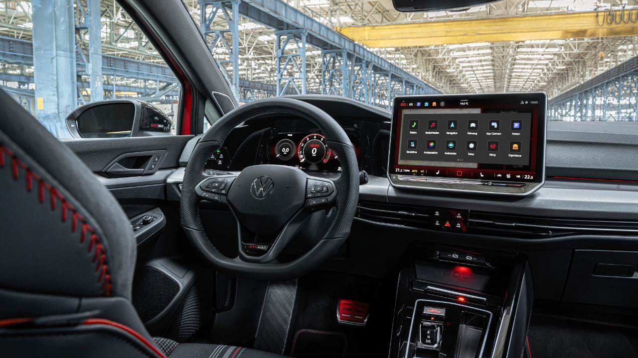 Volkswagen Golf GTI EDITION 50 - Innenraum Cockpit - bei Aktuelle Auto News